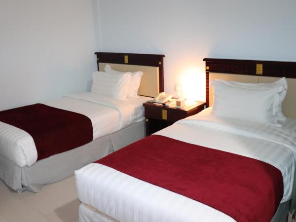 Hotel AL Amin : photo 1 de la chambre chambre triple avec salle de bains privative