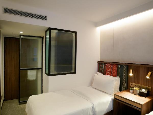 ST Signature Bugis Middle : photo 8 de la chambre cabin m, twin, window, private bathroom