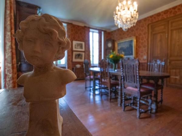 Maison de Maître avec Grand Parc arboré clos de murs : photo 2 de la chambre villa avec piscine privée