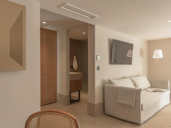 Paralos Venus Suites Adults Only : photo 7 de la chambre suite junior - accès direct à la piscine