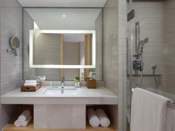 Courtyard by Marriott Hangzhou Qianjiang : photo 1 de la chambre chambre lit king-size exécutive à l’Étage exécutif