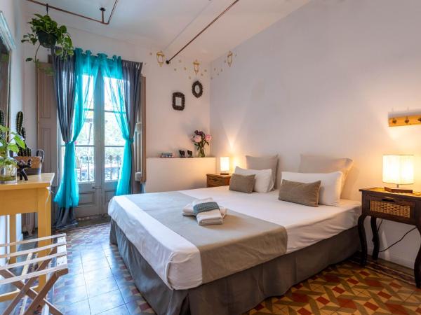 Primavera Hostel : photo 1 de la chambre chambre triple avec salle de bains commune