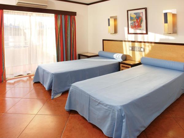 Hotel Apartamento Paraiso De Albufeira : photo 1 de la chambre appartement 1 chambre avec vue sur l'avenue