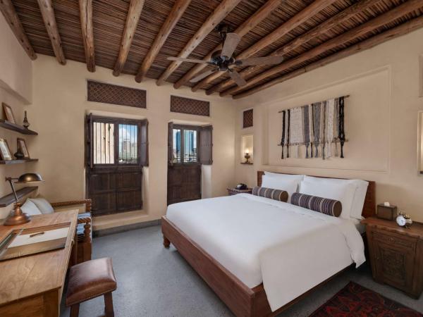 Al Seef Heritage Hotel Dubai, Curio Collection by Hilton : photo 1 de la chambre king heritage room with creek view