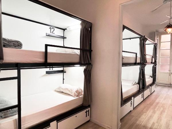 Way Hostel Madrid : photo 5 de la chambre lit dans dortoir de 12 lits avec salle de bains commune
