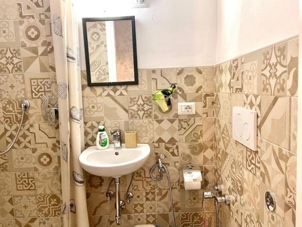 Maison Sarraj Affittacamere : photo 8 de la chambre chambre simple avec salle de bains privative