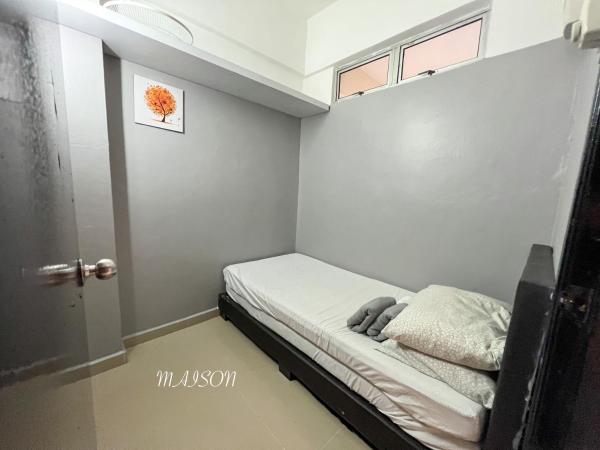 Maison Seaview Suites Port Dickson : photo 8 de la chambre suite lit king-size - vue sur piscine