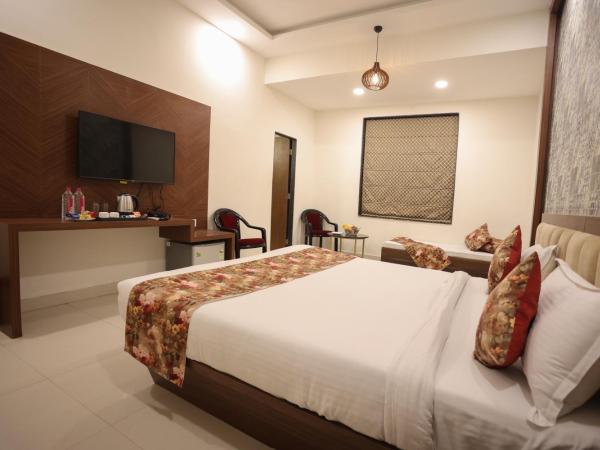 Hotel Bhairav Bagh with Swimming Pool : photo 5 de la chambre chambre lit king-size