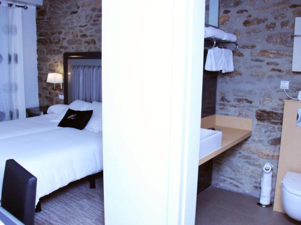 Hotel Montenegro Compostela : photo 4 de la chambre chambre lits jumeaux deluxe