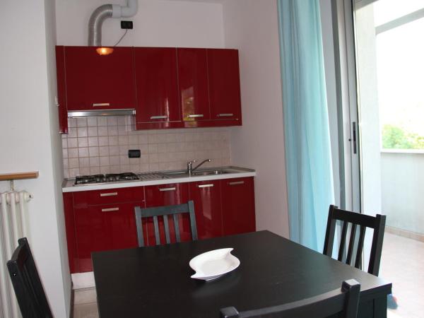 Residence Villa Azzurra : photo 9 de la chambre appartement supérieur 1 chambre avec terrasse

