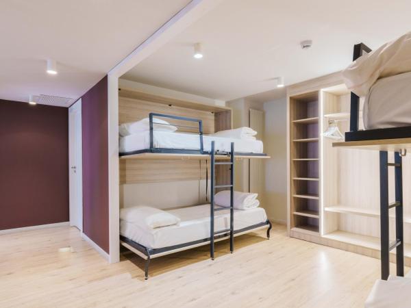 Hotel & Aparthotel Cosmos : photo 4 de la chambre chambre familiale deluxe