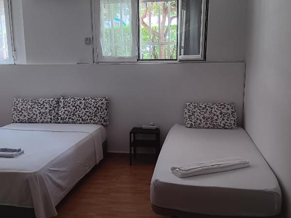El Colmenar Habitaciones : photo 1 de la chambre chambre triple avec salle de bains privative