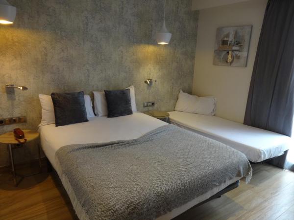 Hotel Lloret Ramblas : photo 4 de la chambre chambre double avec lit d'appoint