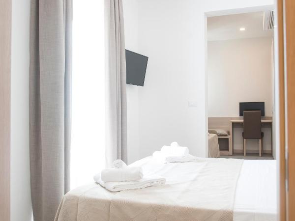 Hotel Solemare - Frontemare - 3 Stelle Superior : photo 7 de la chambre chambre triple de luxe avec balcon et vue sur la mer