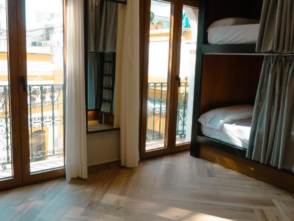 La Banda Rooftop Hostel : photo 2 de la chambre bed in 4-bed mixed deluxe dormitory room with private bathroom and coworking space