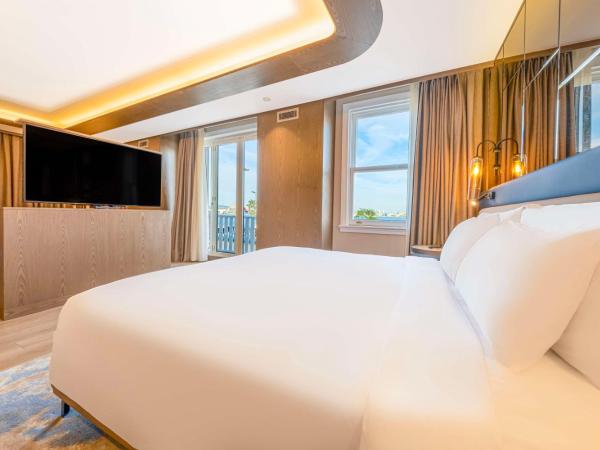 Radisson Hotel Istanbul Sultanahmet : photo 3 de la chambre suite avec balcon - vue sur mer - non-fumeurs