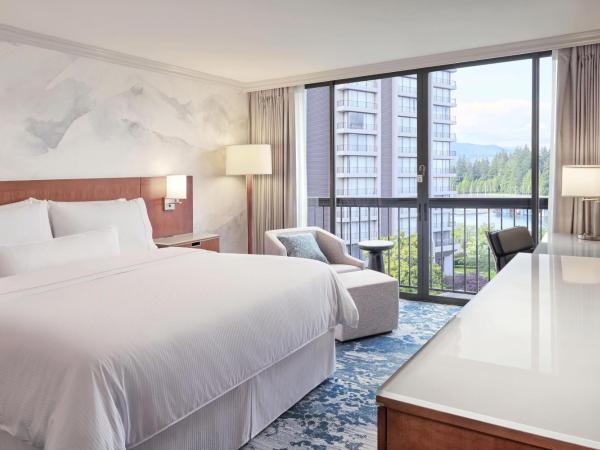 The Westin Bayshore, Vancouver : photo 2 de la chambre suite lanai avec 1 chambre lit king-size et canapé-lit - vue sur port et montagne