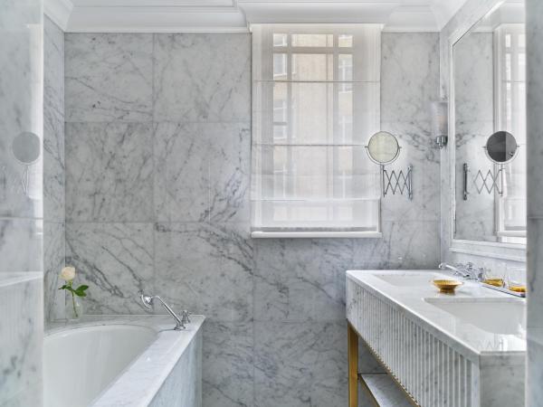 The Dorchester - Dorchester Collection : photo 3 de la chambre chambre lit king-size supérieure