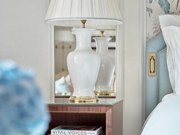 The Dorchester - Dorchester Collection : photo 8 de la chambre chambre lit king-size exécutive