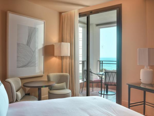 El Fuerte Marbella : photo 9 de la chambre chambre double suprême - vue partielle sur mer
