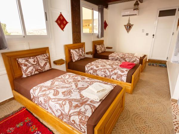 The Rina Hostel : photo 7 de la chambre chambre triple - vue sur mer