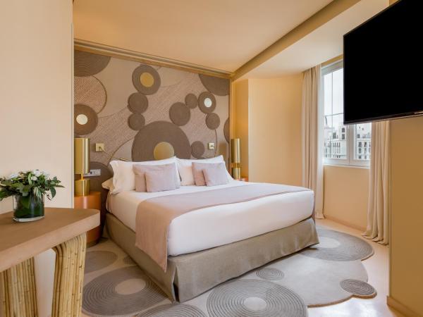 Room Mate Macarena - Gran Vía : photo 1 de la chambre suite junior – vue sur gran via