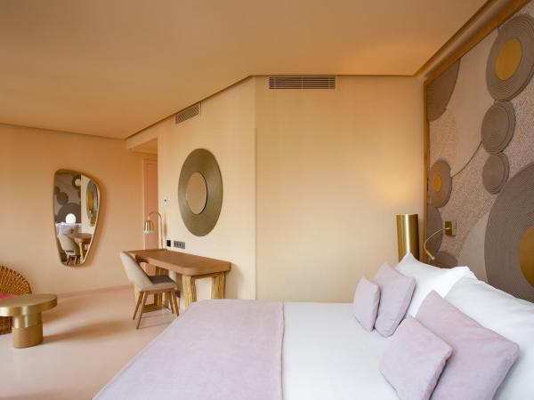 Room Mate Macarena - Gran Vía : photo 2 de la chambre suite junior – vue sur gran via