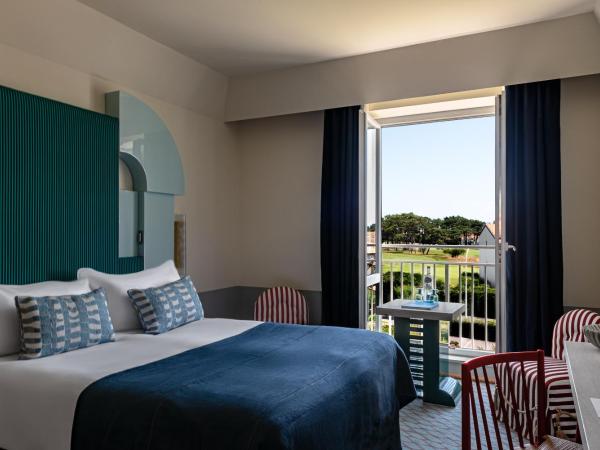 Regina Experimental Biarritz : photo 6 de la chambre chambre double ou lits jumeaux supérieure avec vue sur ville