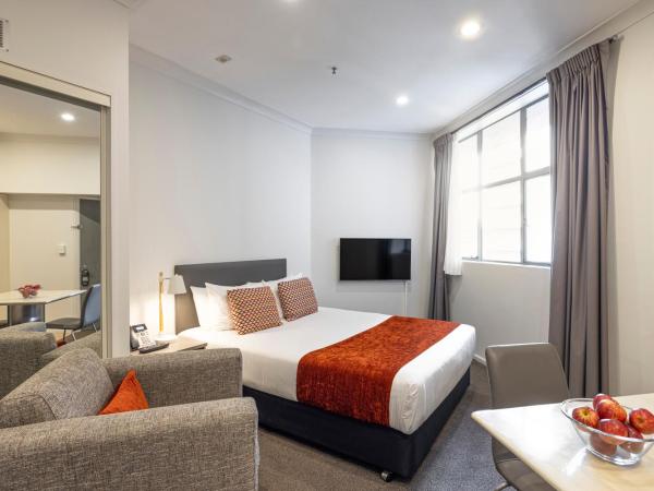 Quest On The Terrace Serviced Apartments : photo 1 de la chambre studio lit king-size