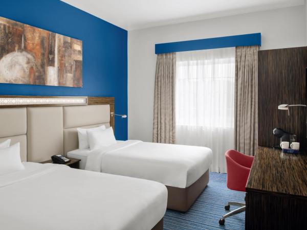 Holiday Inn Express Dubai Safa Park, an IHG Hotel : photo 4 de la chambre chambre lits jumeaux standard - fumeurs