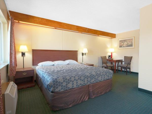 Broadway Inn by OYO Portland Downtown : photo 9 de la chambre lit king-size