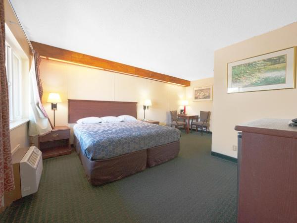 Broadway Inn by OYO Portland Downtown : photo 6 de la chambre lit king-size