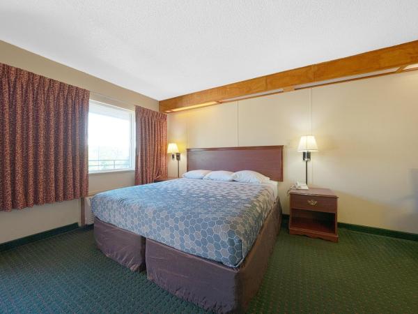 Broadway Inn by OYO Portland Downtown : photo 8 de la chambre lit king-size