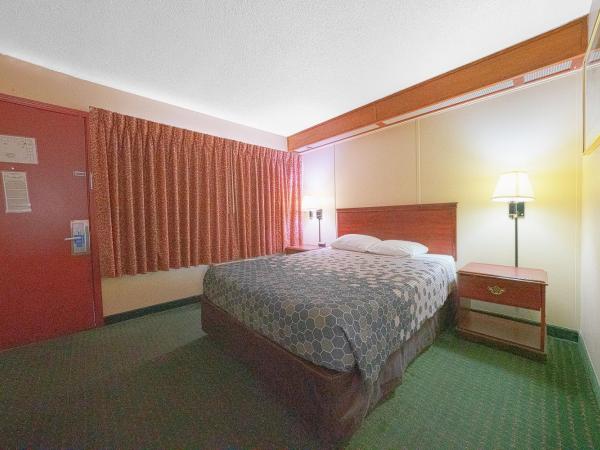 Broadway Inn by OYO Portland Downtown : photo 5 de la chambre chambre lit queen-size - non-fumeurs