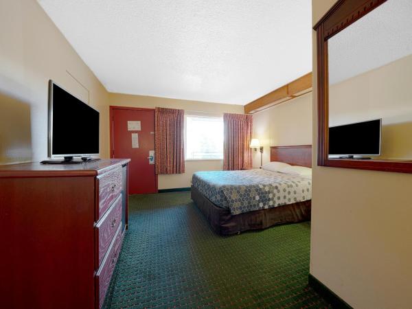 Broadway Inn by OYO Portland Downtown : photo 6 de la chambre chambre lit queen-size - non-fumeurs