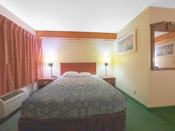 Broadway Inn by OYO Portland Downtown : photo 1 de la chambre chambre lit queen-size - non-fumeurs