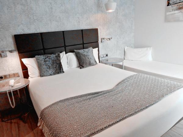 Hotel Lloret Ramblas : photo 10 de la chambre chambre double avec lit d'appoint