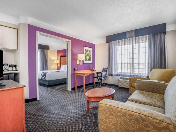 La Quinta by Wyndham Myrtle Beach Broadway Area : photo 4 de la chambre suite lit king-size