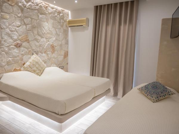 Katerina Roza Studios : photo 9 de la chambre chambre triple deluxe avec balcon