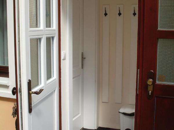 Apartma La Provence : photo 8 de la chambre studio avec lit double