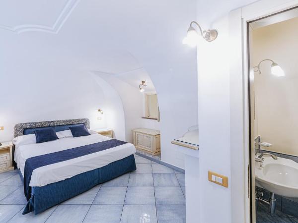 Hotel Nettuno : photo 5 de la chambre chambre familiale