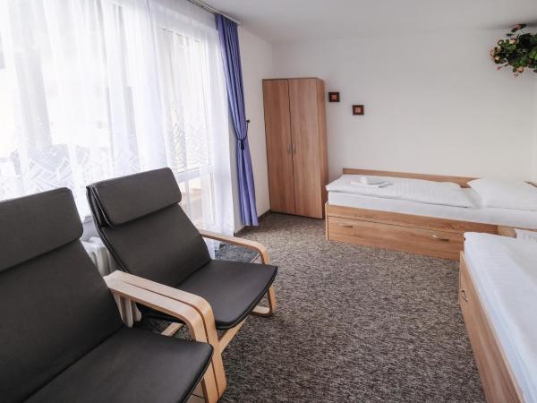 Pension Clara : photo 5 de la chambre chambre lits jumeaux avec balcon