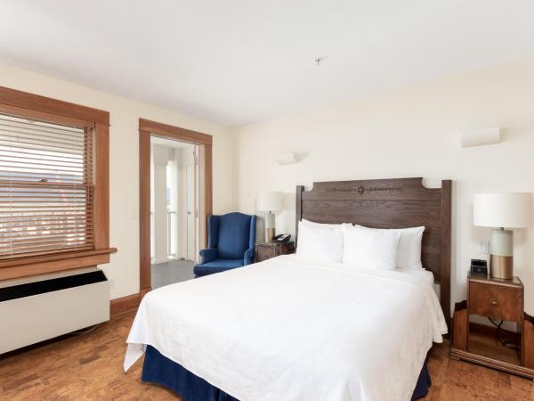 Hotel Eldorado at Eldorado Resort : photo 2 de la chambre petite chambre lit queen-size - vue sur lac