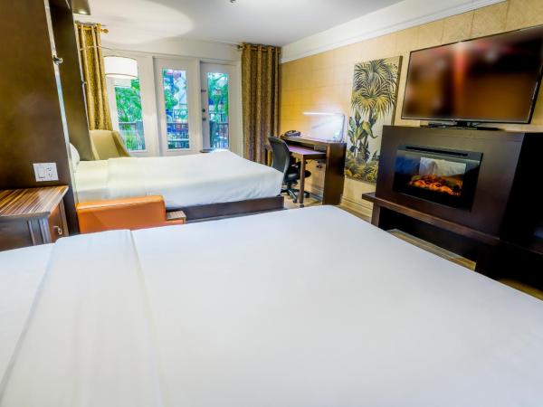 LHotelQuébec : photo 4 de la chambre chambre avec 2 lits queen-size - vue sur jardin