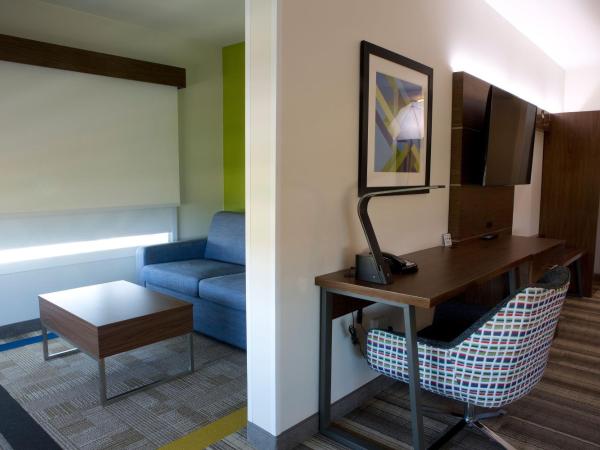 Holiday Inn Express & Suites - Edmonton SW - Windermere, an IHG Hotel : photo 2 de la chambre suite avec 2 lits - non-fumeurs