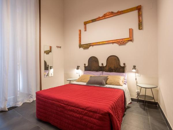 The Bellini House by House In Naples : photo 9 de la chambre chambre double avec balcon - vue sur jardin