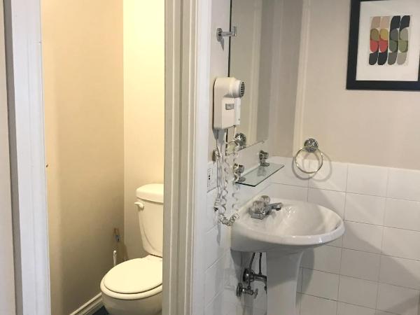 Cambie Lodge : photo 3 de la chambre chambre lit queen-size avec balcon