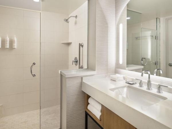 San Diego Marriott Marquis and Marina : photo 8 de la chambre chambre lit king-size - vue sur ville