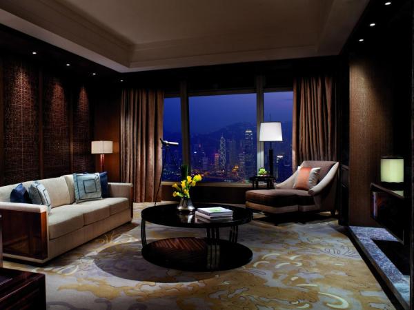 The Ritz-Carlton Hong Kong : photo 3 de la chambre suite lit king-size exécutive premier avec accès au salon club