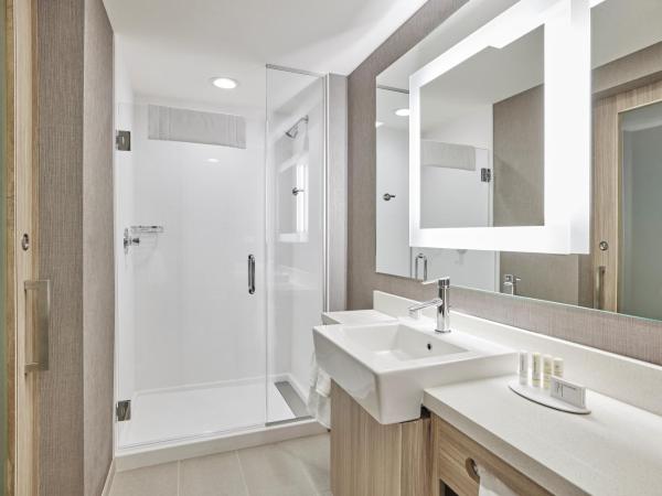 SpringHill Suites by Marriott Chicago Chinatown : photo 3 de la chambre suite lit king-size avec lit gigogne - adaptée aux personnes malentendantes